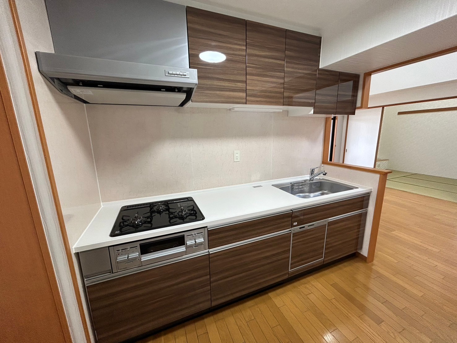【八女郡広川町大字久泉】小中学校まで徒歩10分圏内♪フォルテコート広川 4LDK マンション